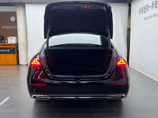 Mercedes-Benz E-Class — Фото автомобиля 9