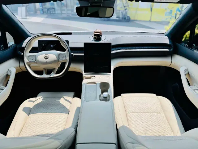 Nio ES6 — Фото автомобиля 11