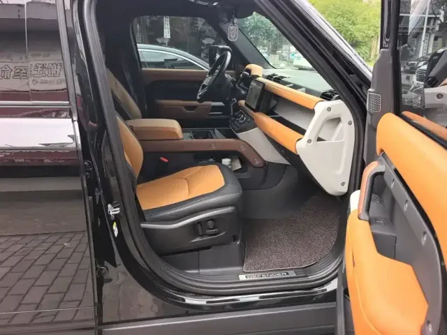 Land Rover Defender — Фото автомобиля 8