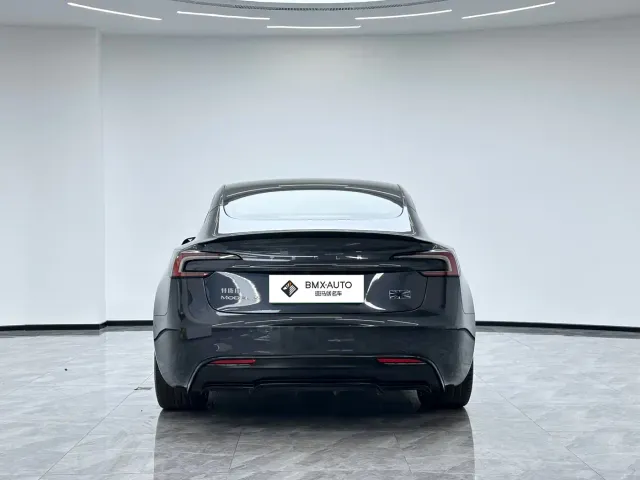 Tesla Model 3 — Фото автомобиля 3