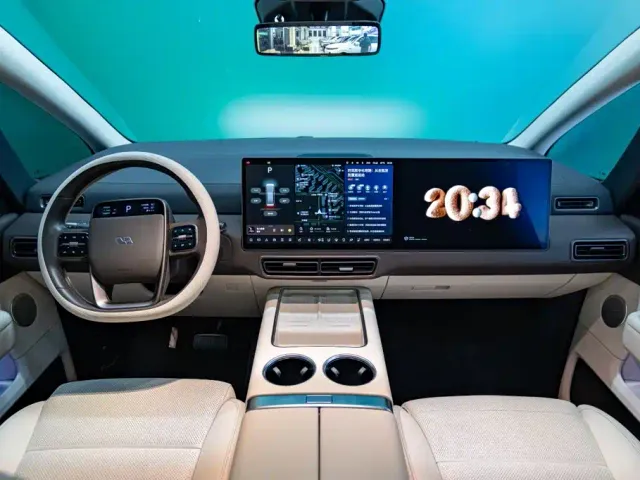 Li Auto MEGA — Фото автомобиля 12