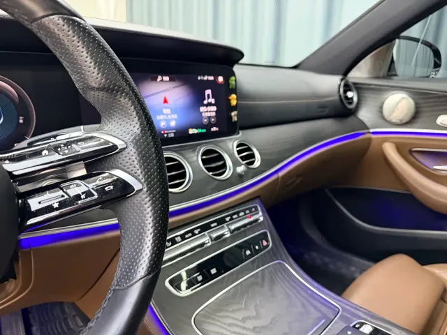 Mercedes-Benz E-Class — Фото автомобиля 18