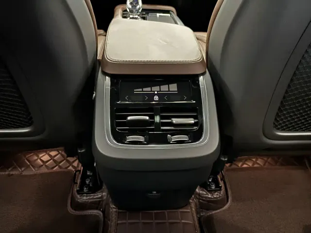 Volvo XC90 — Фото автомобиля 20