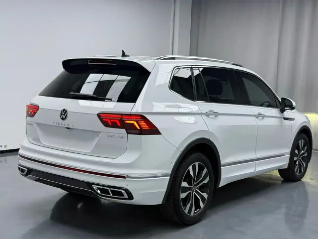 Volkswagen Tiguan L — Фото автомобиля 14