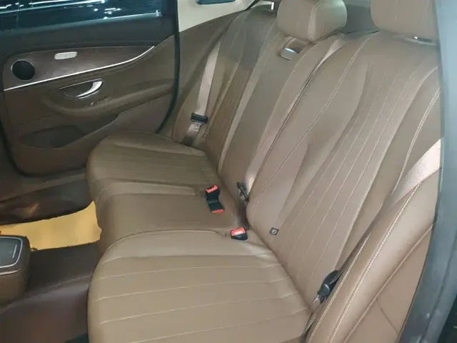 Mercedes-Benz E-Class — Фото автомобиля 16