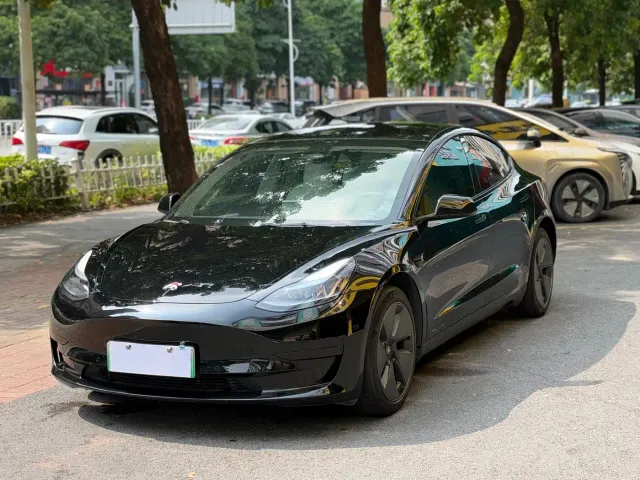 Фотография автомобиля — Tesla Model 3