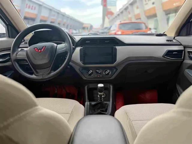 Wuling Hongguang — Фото автомобиля 10