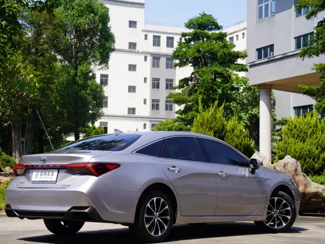 Toyota Avalon — Фото автомобиля 8