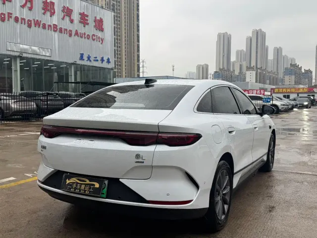 BYD Qin L — Фото автомобиля 7