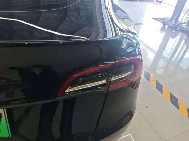 Tesla Model Y — Фото автомобиля 23