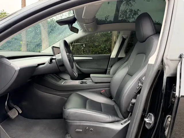 Tesla Model Y — Фото автомобиля 8