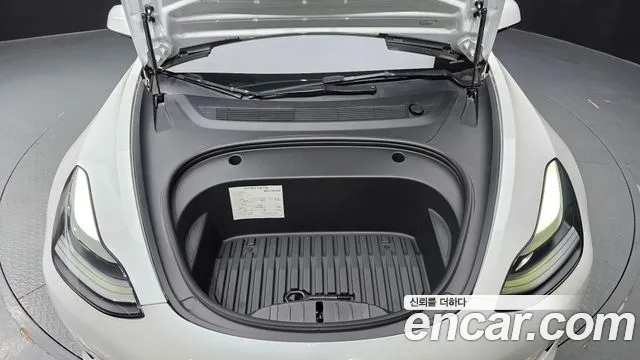 Tesla Model 3 — Фото автомобиля 6