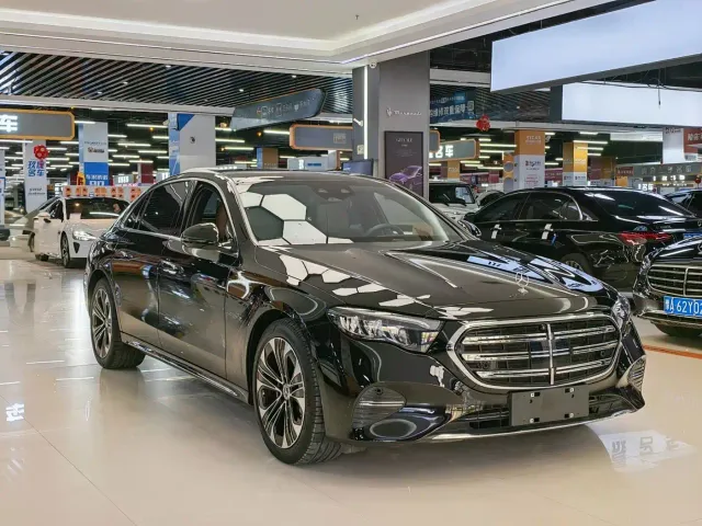 Mercedes-Benz E-Class — Фото автомобиля 3
