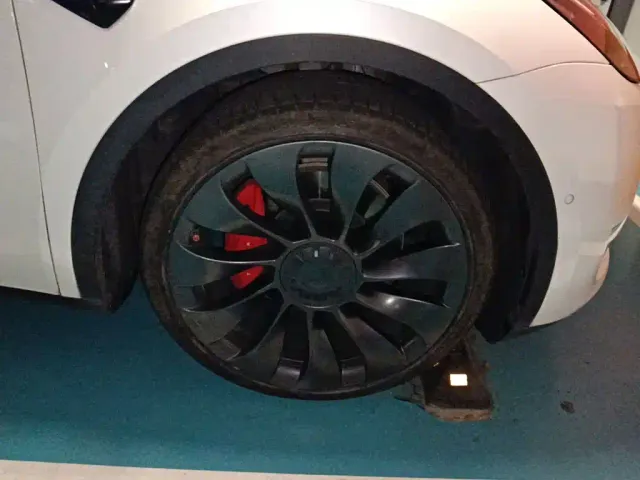Tesla Model Y — Фото автомобиля 8