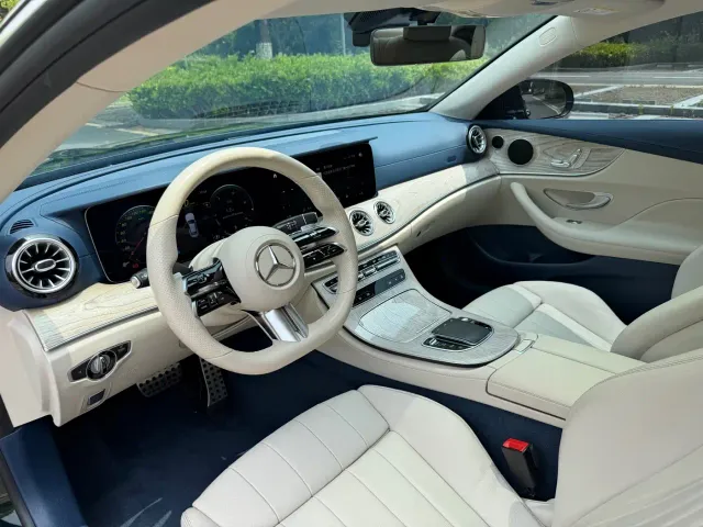 Mercedes-Benz E-Class — Фото автомобиля 4