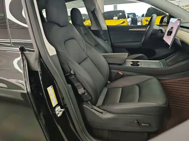 Tesla Model Y — Фото автомобиля 24