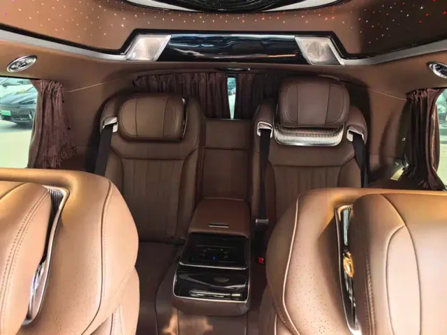Mercedes-Benz Mercedes-Benz V-Class 2022 V 260 L Long Wheelbase Luxury Edition — Фото автомобиля 17