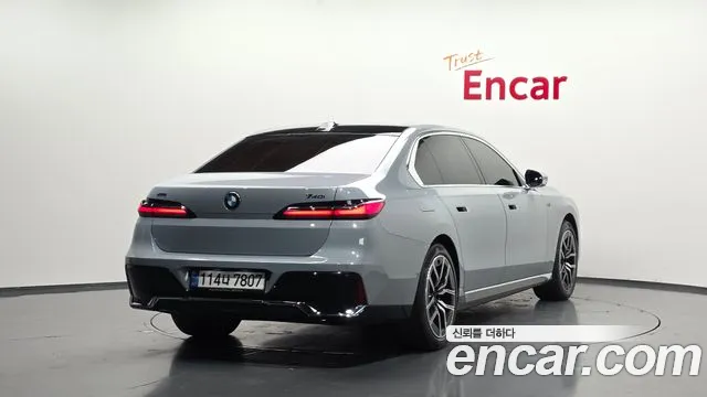 BMW 7-Series 7 серия (G70) 740i sDrive M Sport Individual — Фото автомобиля 2