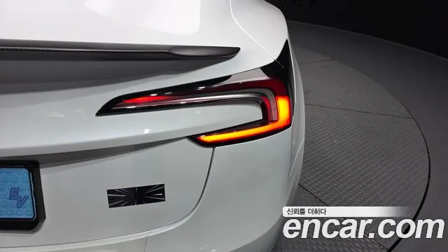 Tesla Model 3 — Фото автомобиля 17