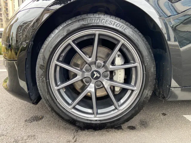 Tesla Model 3 — Фото автомобиля 17