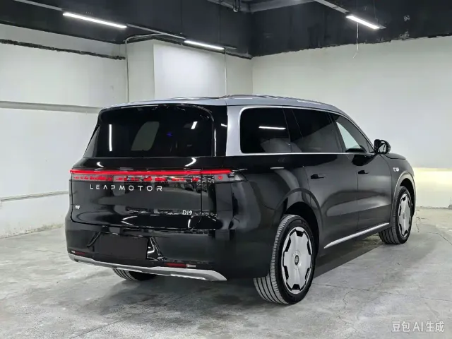 Leapmotor D Series — Фото автомобиля 10