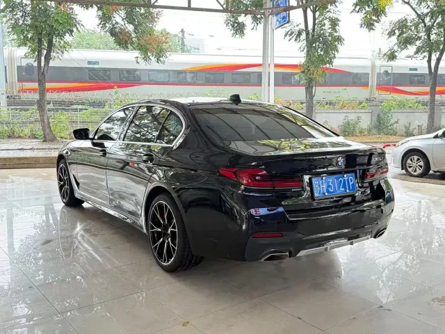 BMW BMW 5 Series 2022 530Li Leading M Sport Package — Фото автомобиля 9