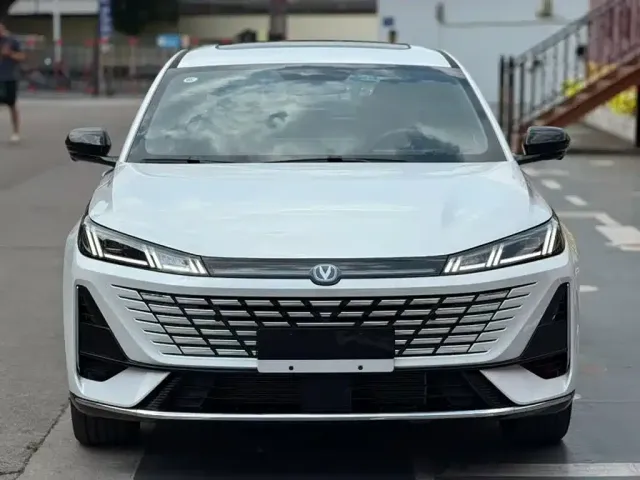 Changan Eado — Фото автомобиля 2