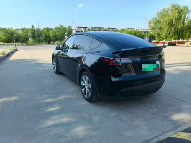 Tesla Model Y — Фото автомобиля 6