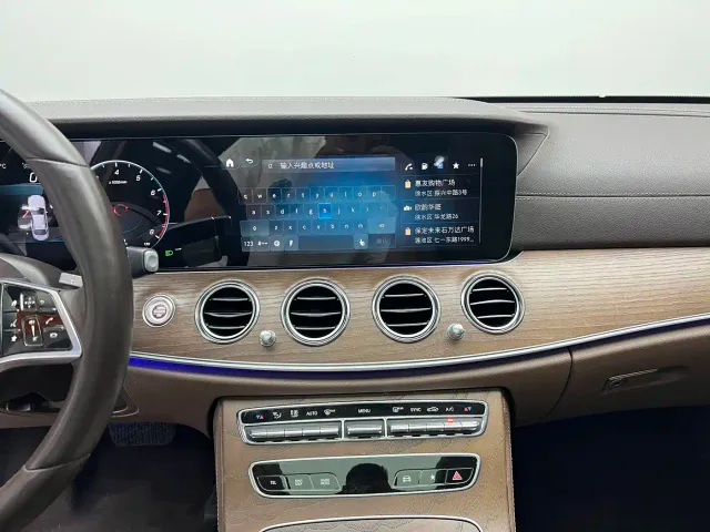 Mercedes-Benz E-Class — Фото автомобиля 17