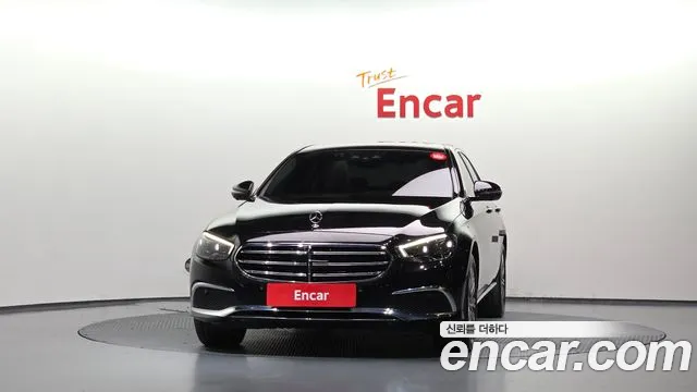 Mercedes-Benz E-Class — Фото автомобиля 3