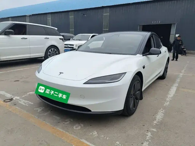 Фотография автомобиля — Tesla Model 3