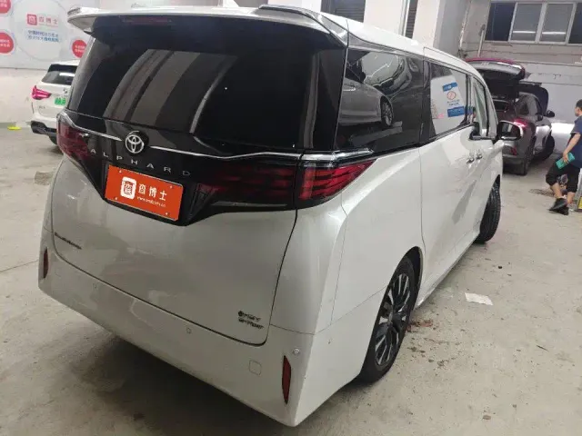 Toyota Alphard — Фото автомобиля 4