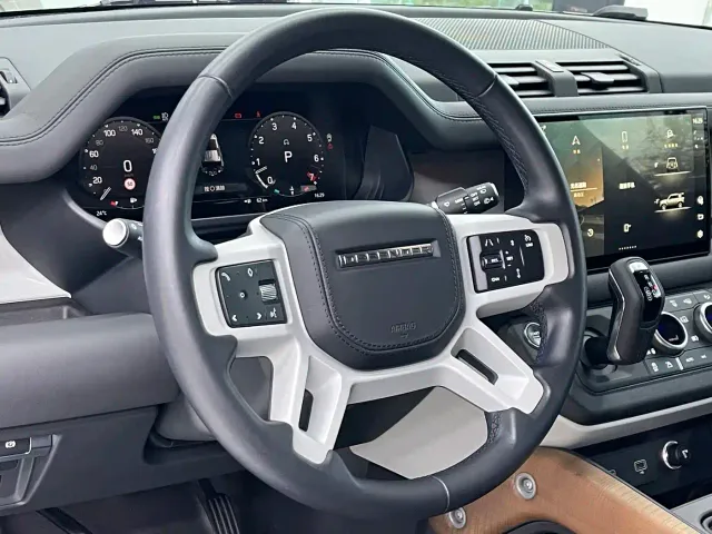 Land Rover Defender — Фото автомобиля 5