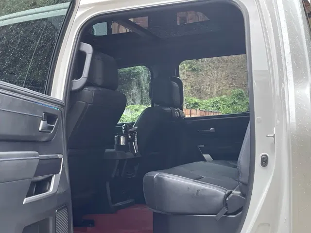 Toyota Sequoia — Фото автомобиля 8