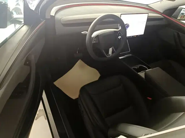 Tesla Model Y — Фото автомобиля 15