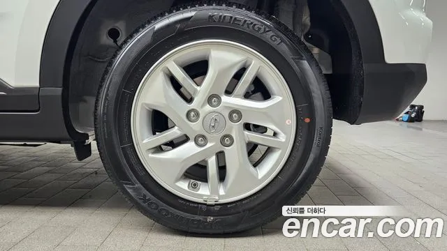 Hyundai Venue — Фото автомобиля 6