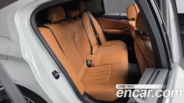 BMW 5 Series G30 — Фото автомобиля 17