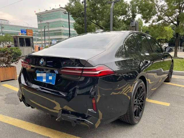 BMW 5 Series — Фото автомобиля 8