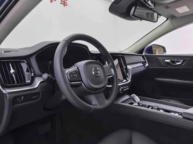 Volvo S60 — Фото автомобиля 17