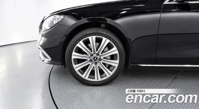 Mercedes-Benz E-Class — Фото автомобиля 5
