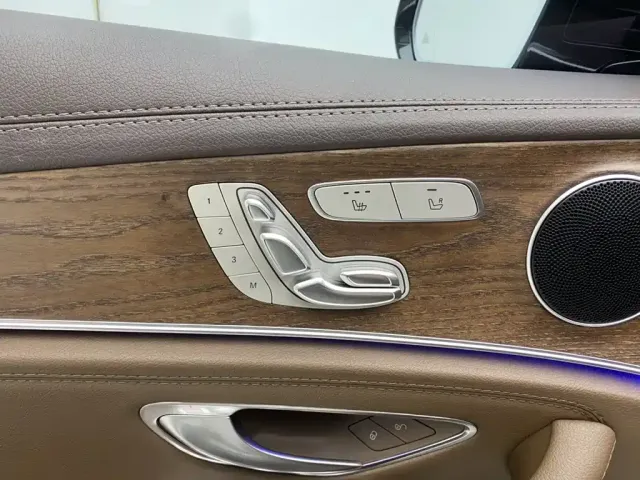 Mercedes-Benz E-Class — Фото автомобиля 25