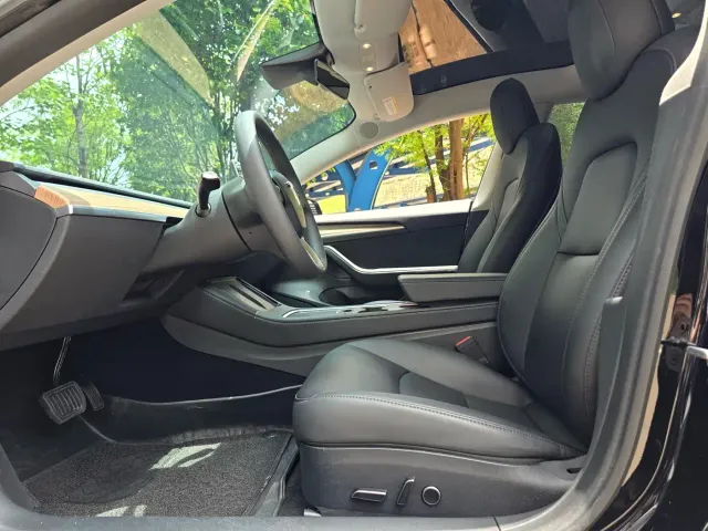Tesla Model 3 — Фото автомобиля 16