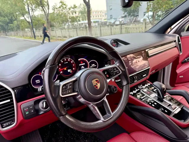 Porsche Cayenne — Фото автомобиля 16