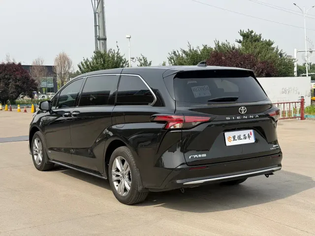 Toyota Sienna — Фото автомобиля 8
