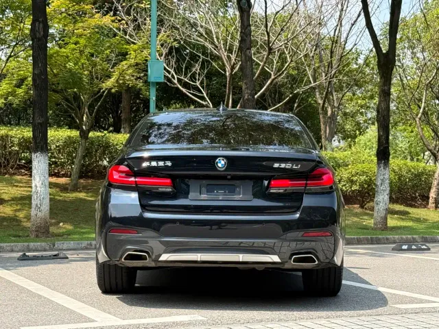 BMW 5 Series — Фото автомобиля 8