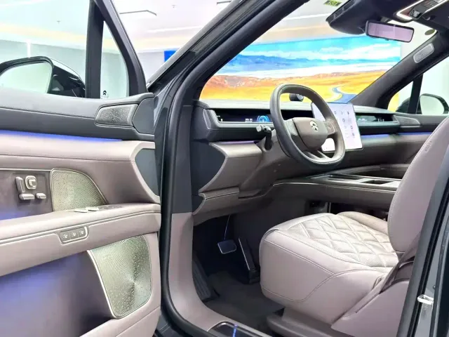 Nio ES8 — Фото автомобиля 4