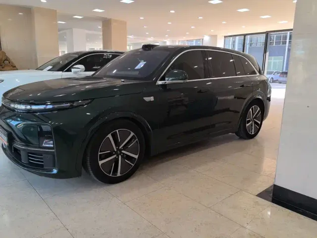 Li Auto L7 — Фото автомобиля 3