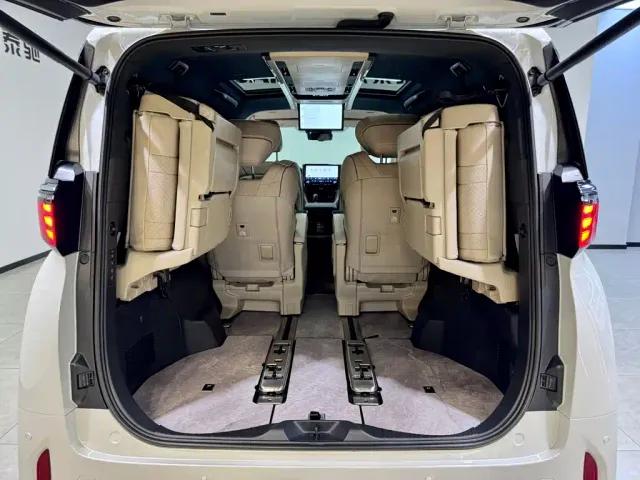Toyota Alphard — Фото автомобиля 22