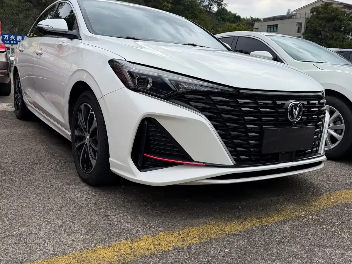 Фотография автомобиля — Changan Eado