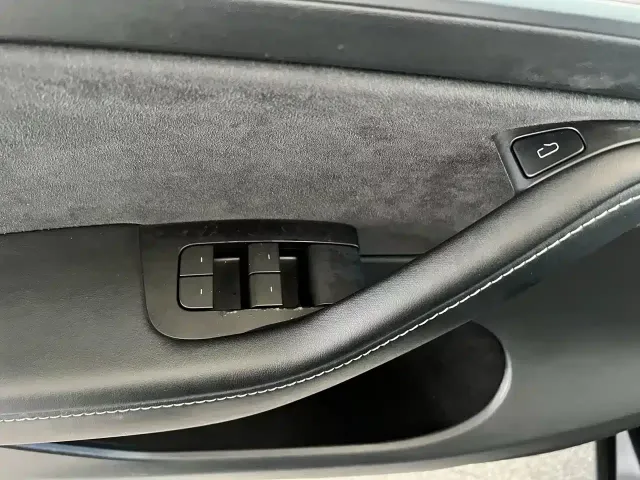 Tesla Model Y — Фото автомобиля 26